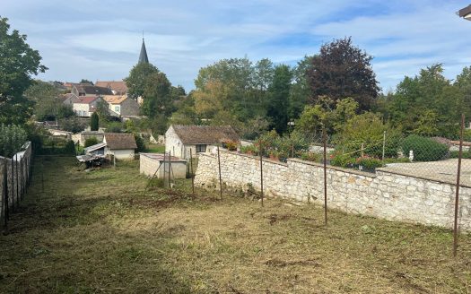 Petite maison sur un beau terrain constructible