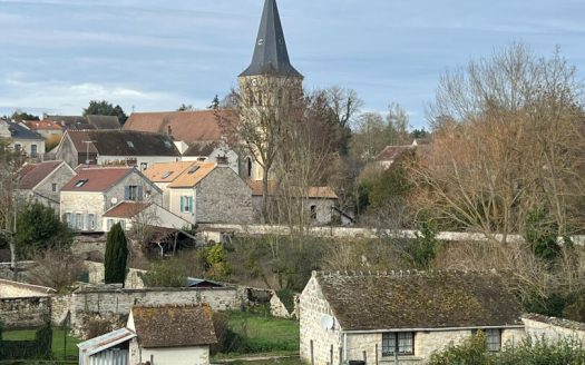 Petite maison sur un beau terrain constructible