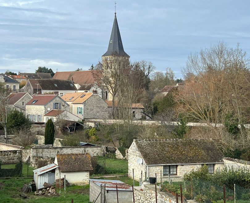 Petite maison sur un beau terrain constructible