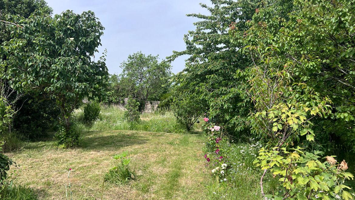 Terrain à bâtir de 526 m² dans un village plein de charme