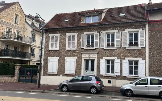Immeuble entièrement loué. Très bon état. Belle Rentabilité.