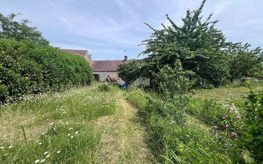 Terrain à bâtir de 526 m² dans un village plein de charme