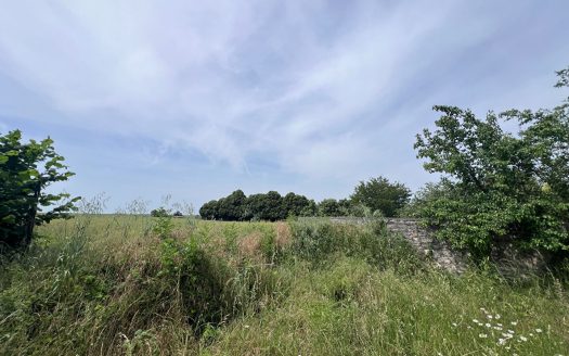 Terrain à bâtir de 526 m² dans un village plein de charme