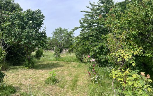 Terrain à bâtir de 526 m² dans un village plein de charme