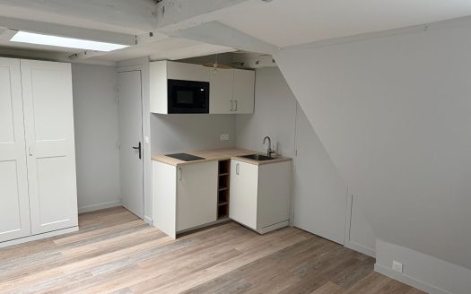 Refait à neuf. 6eme sans asc. Calme. 36m² au sol. 24m² carrez